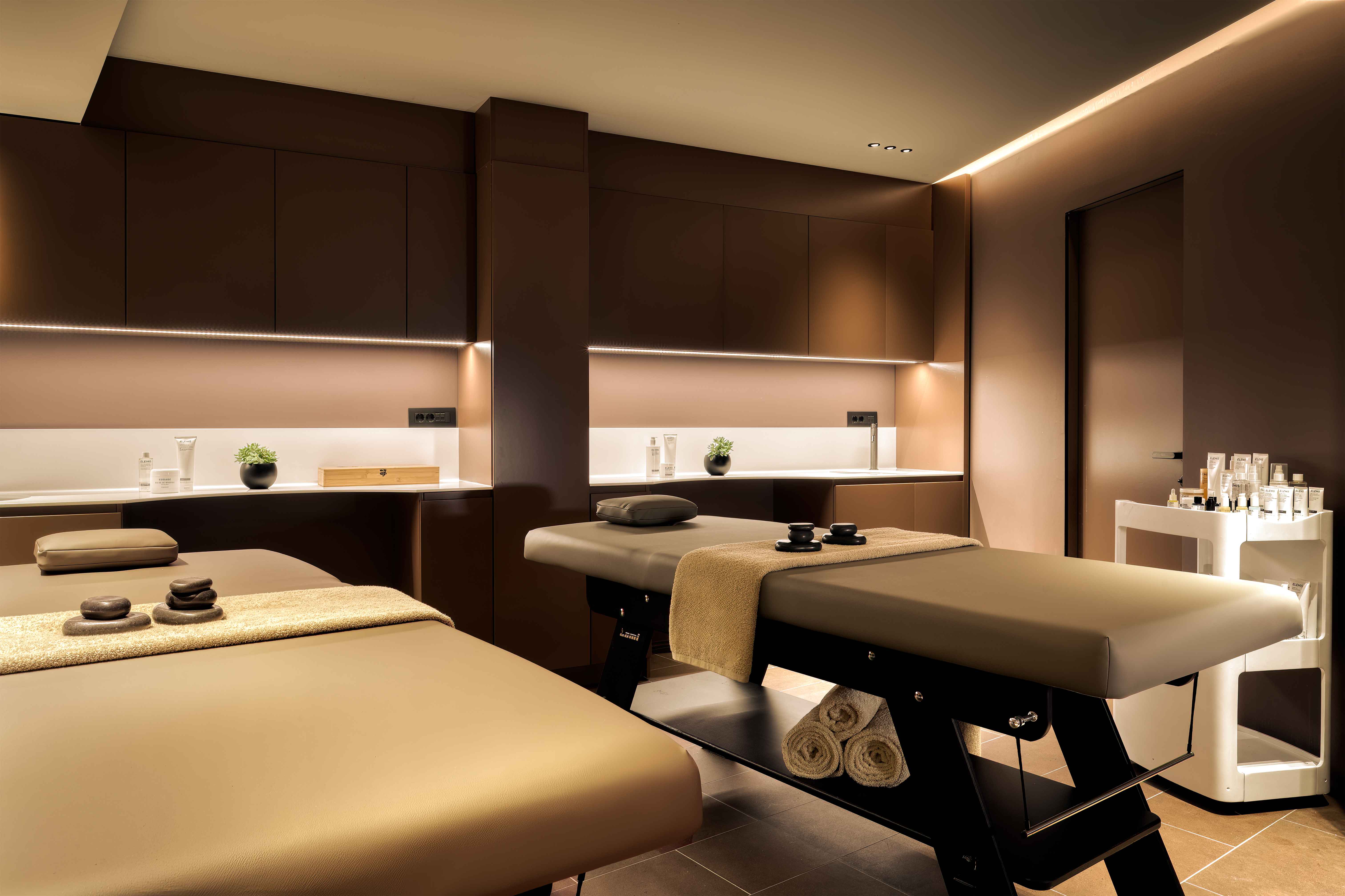 Domes Novos Santorini Autograph Collection