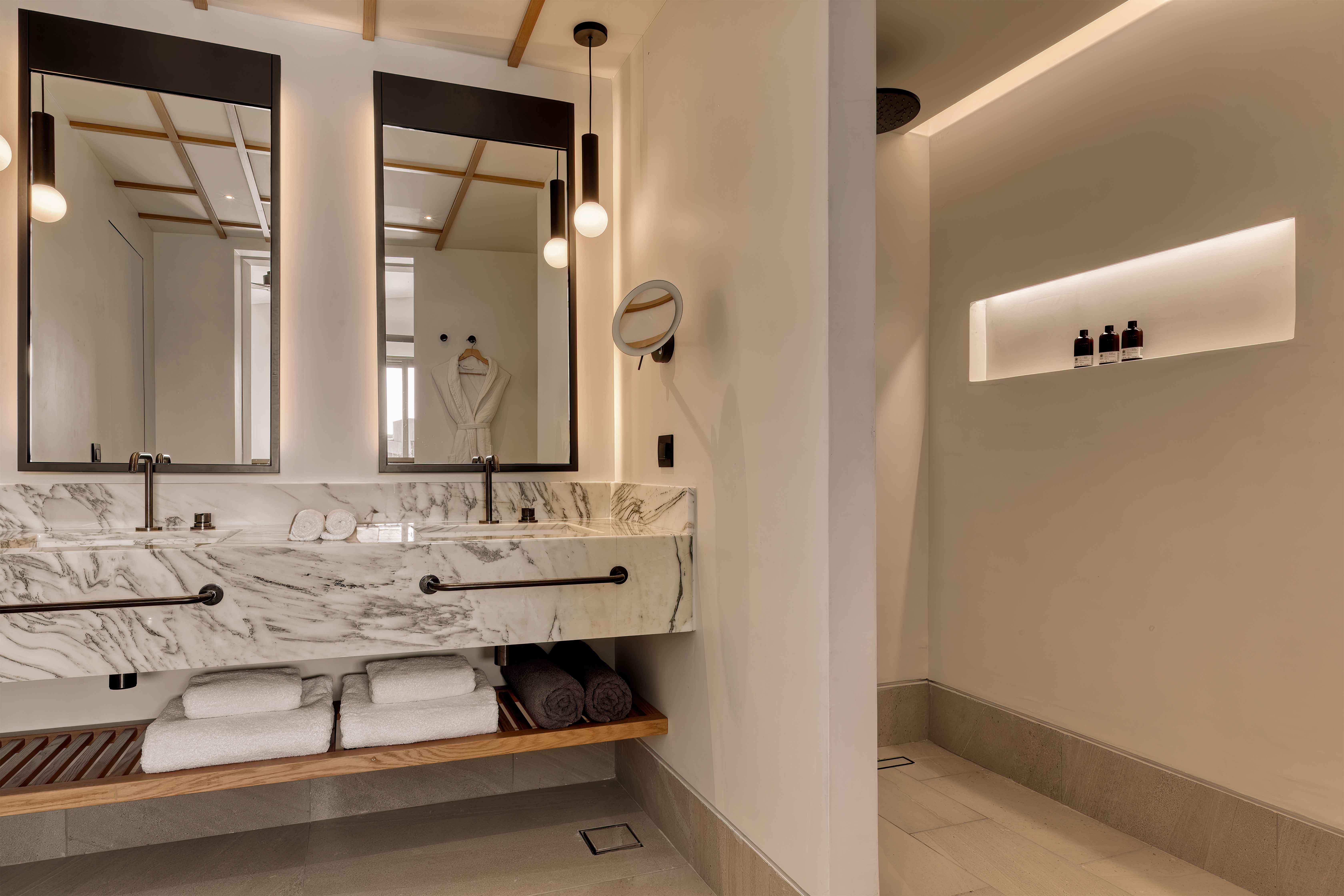 Domes Novos Santorini Autograph Collection