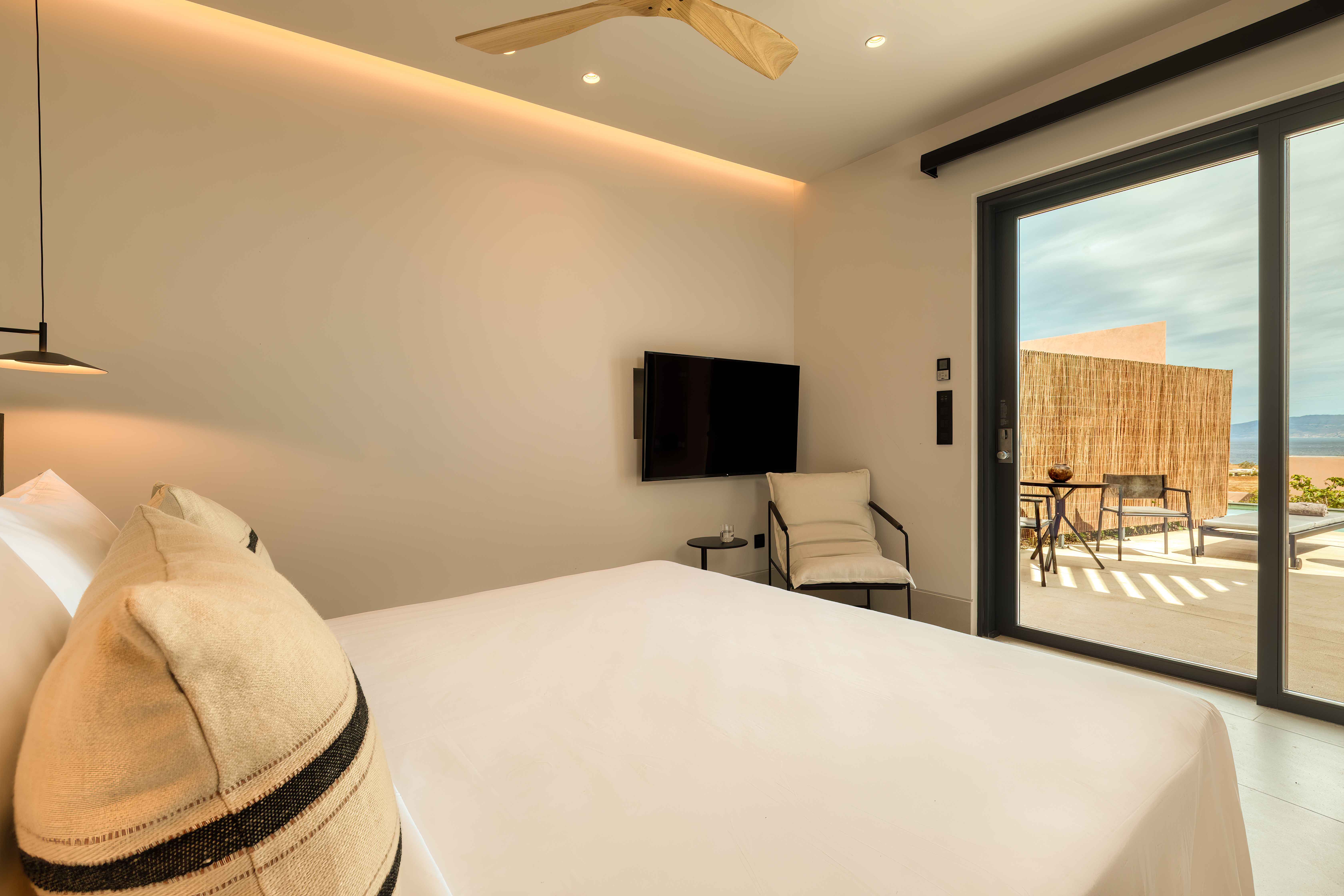 Domes Novos Santorini Autograph Collection