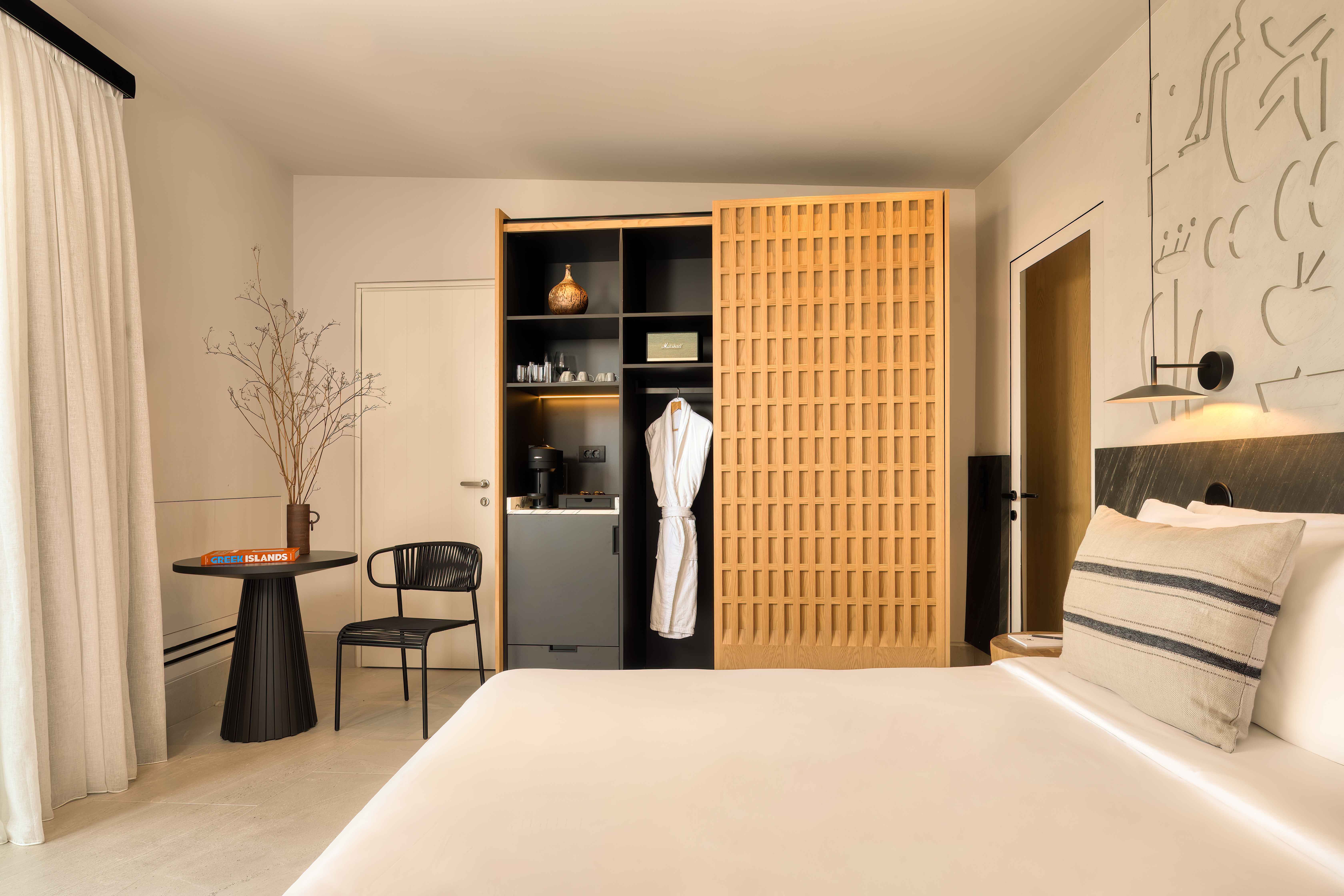 Domes Novos Santorini Autograph Collection