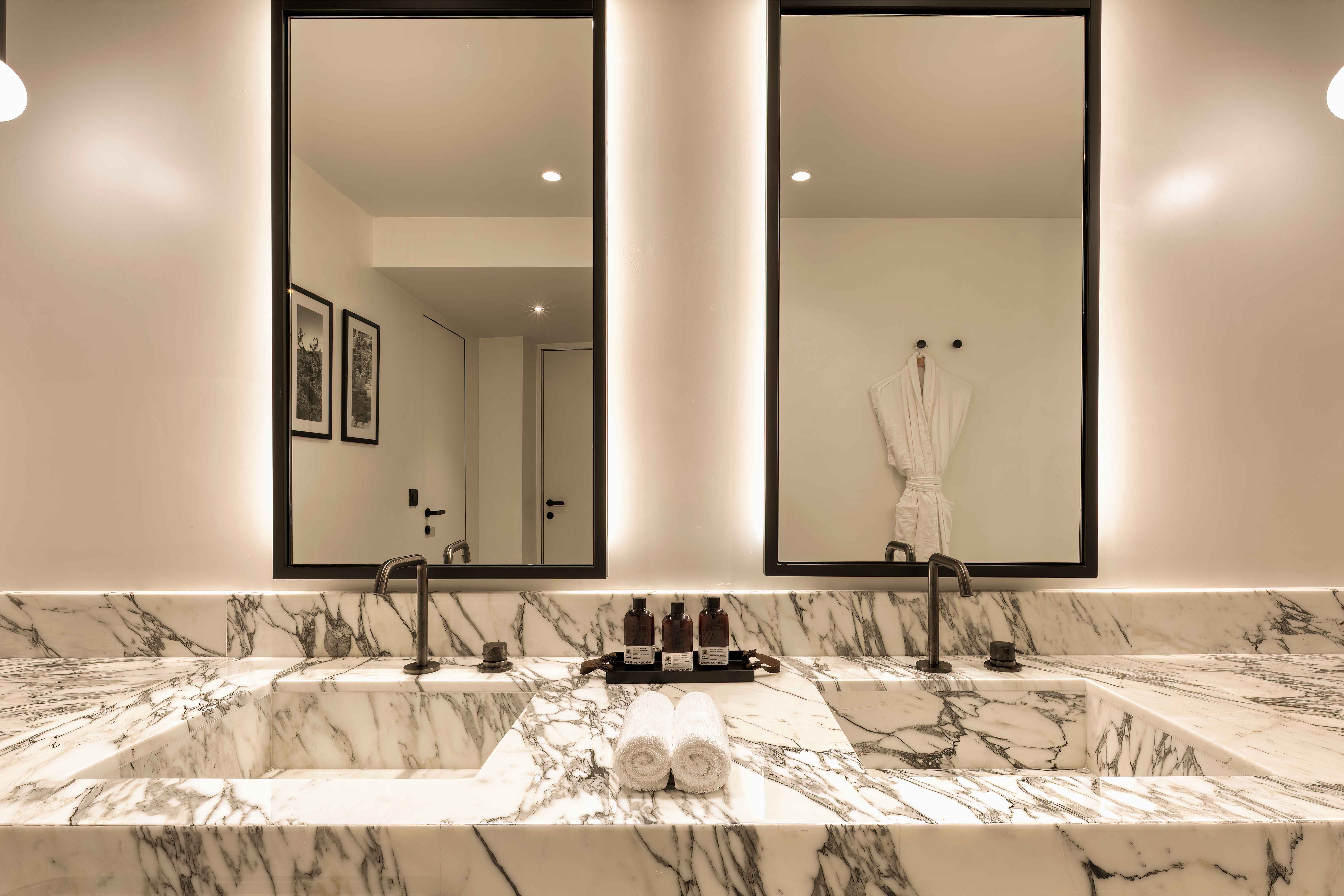 Domes Novos Santorini Autograph Collection