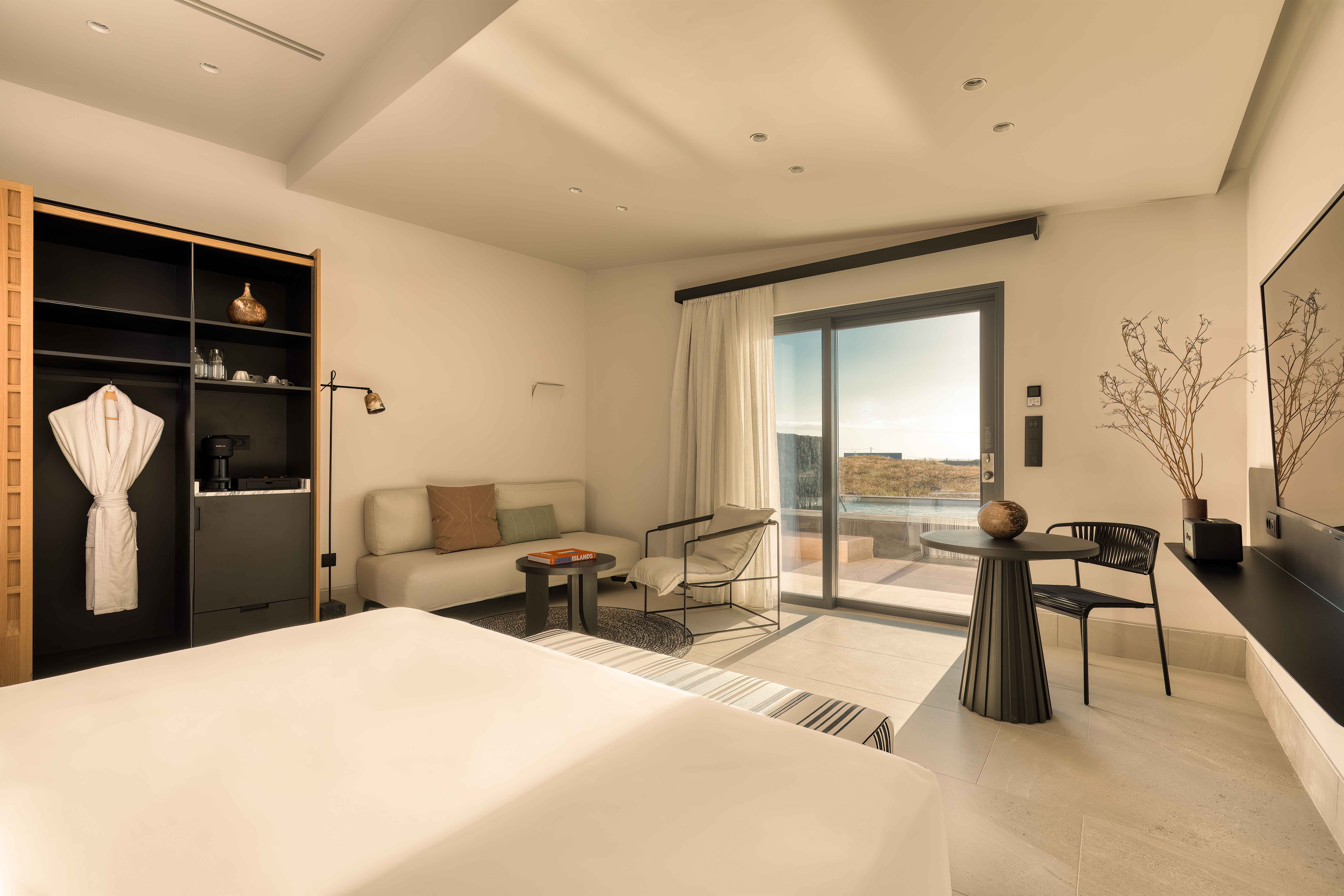 Domes Novos Santorini Autograph Collection