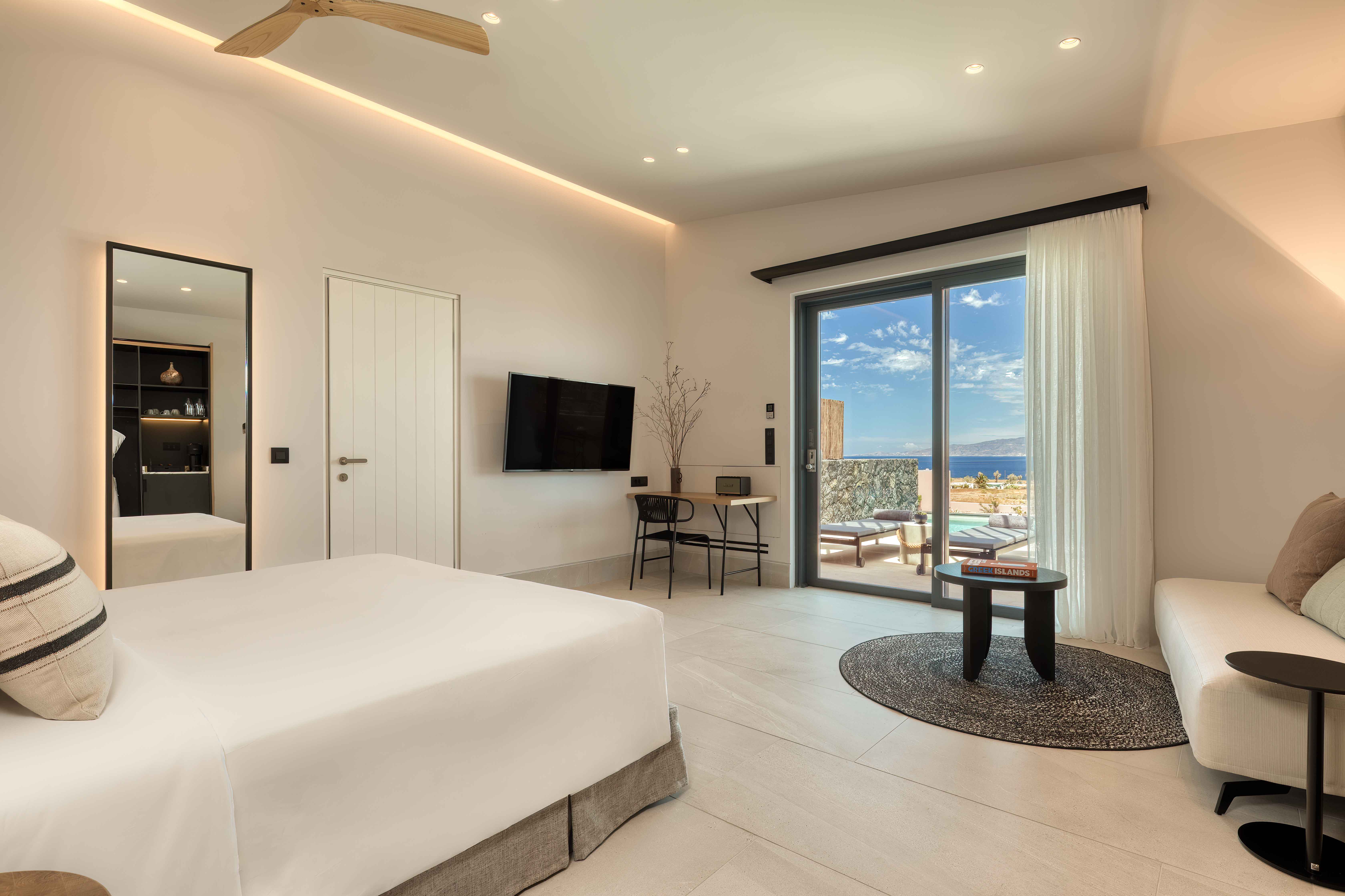 Domes Novos Santorini Autograph Collection