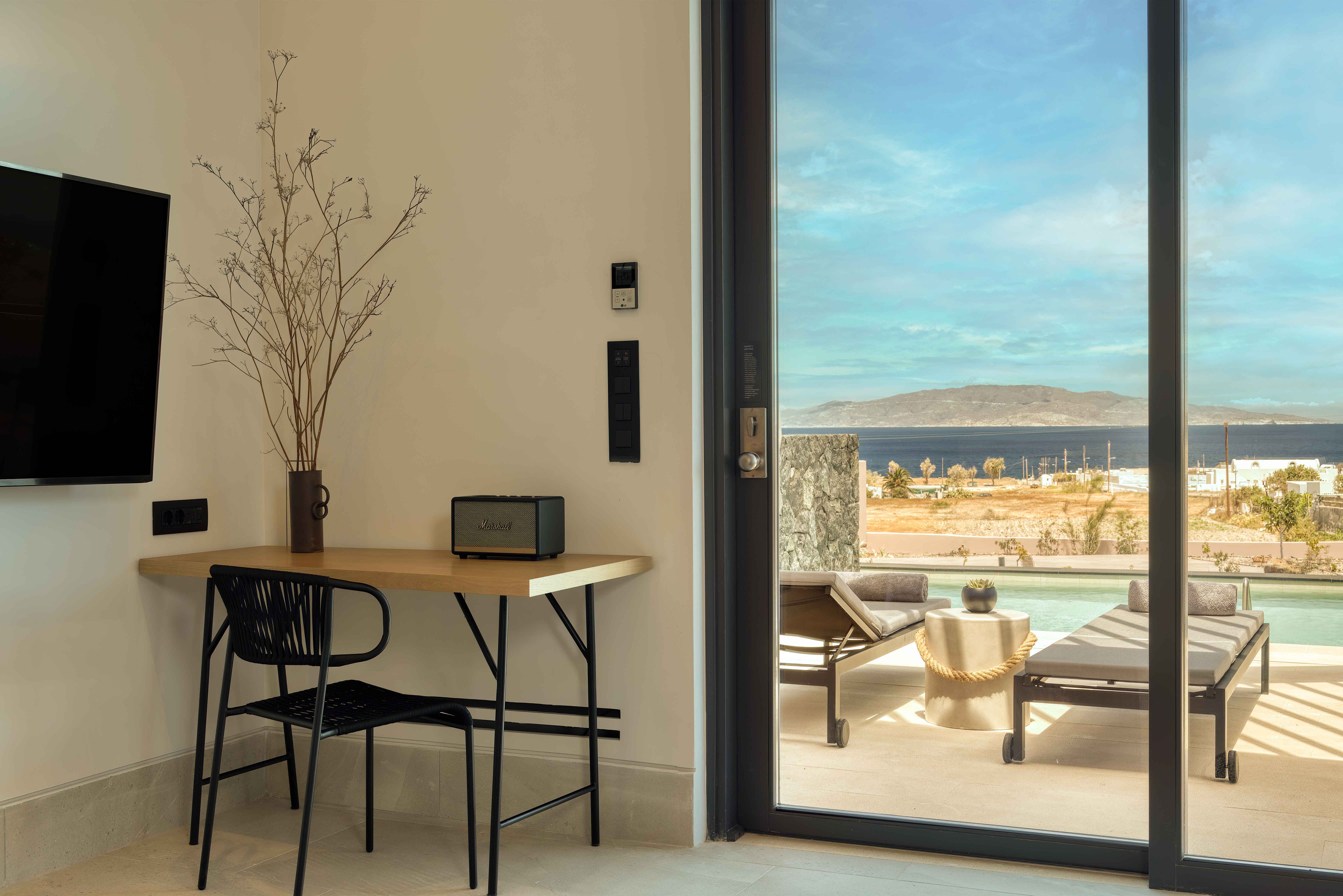 Domes Novos Santorini Autograph Collection