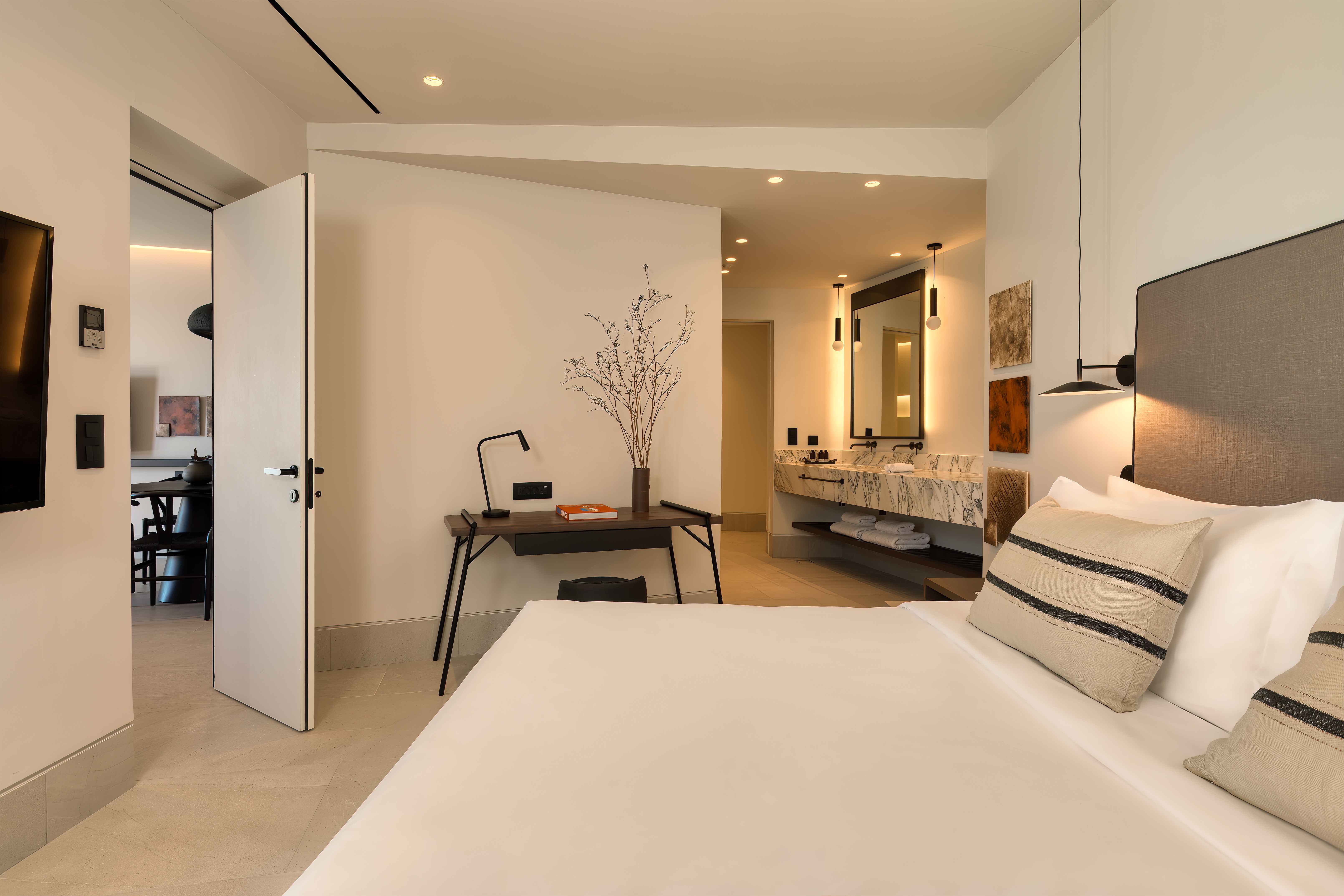 Domes Novos Santorini Autograph Collection