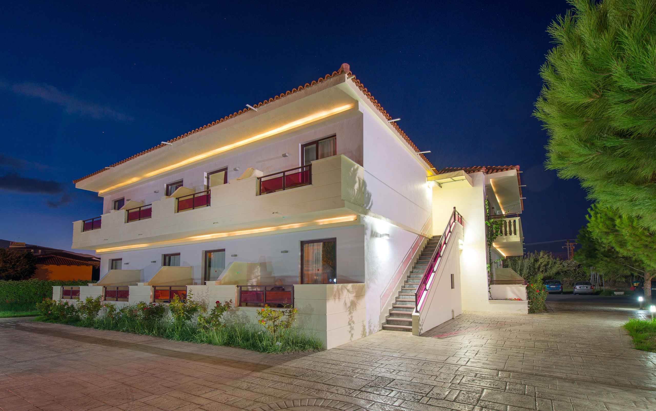 dal travel Elenas Studios