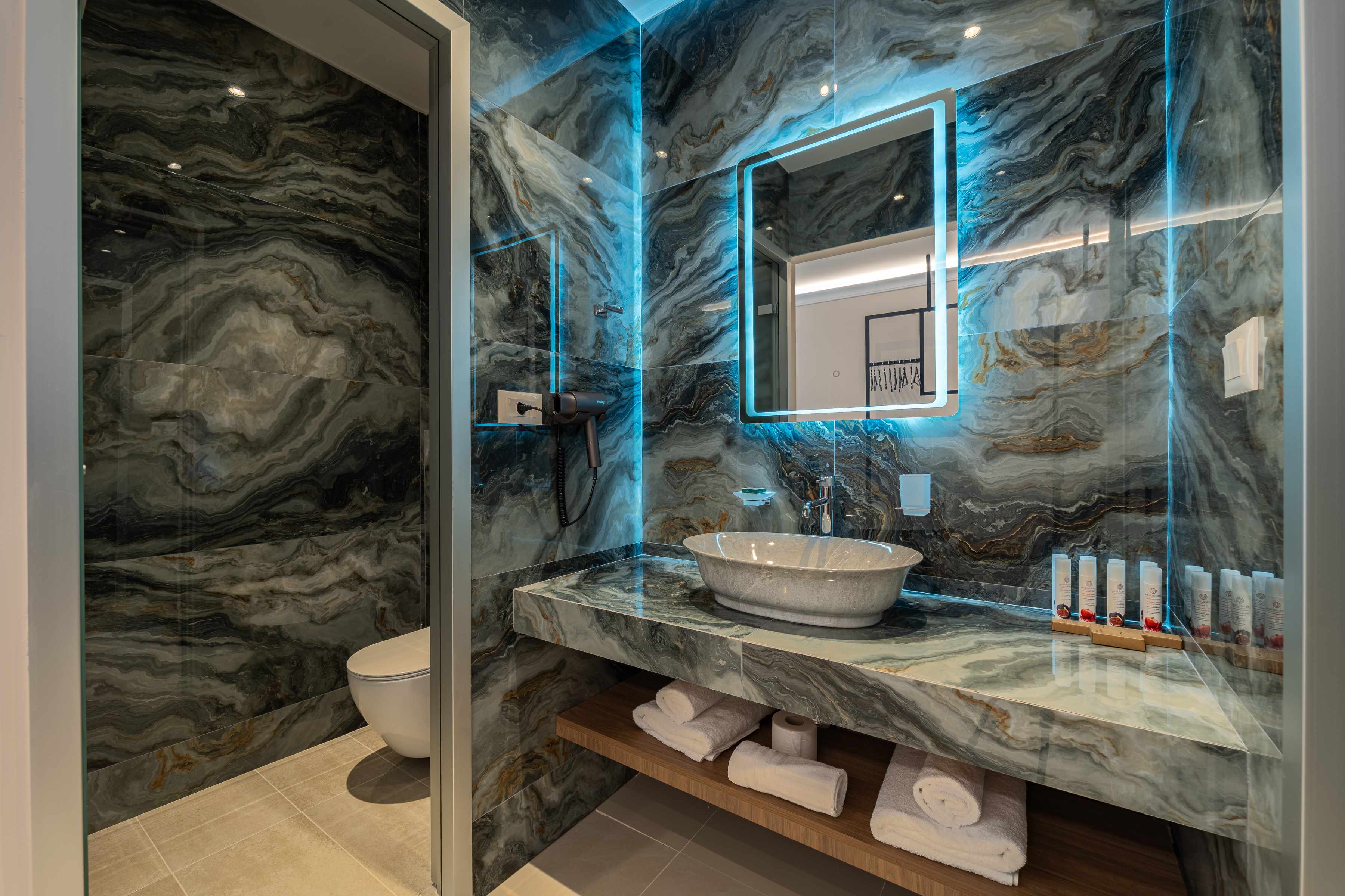 Philia Center Suites imagine 69